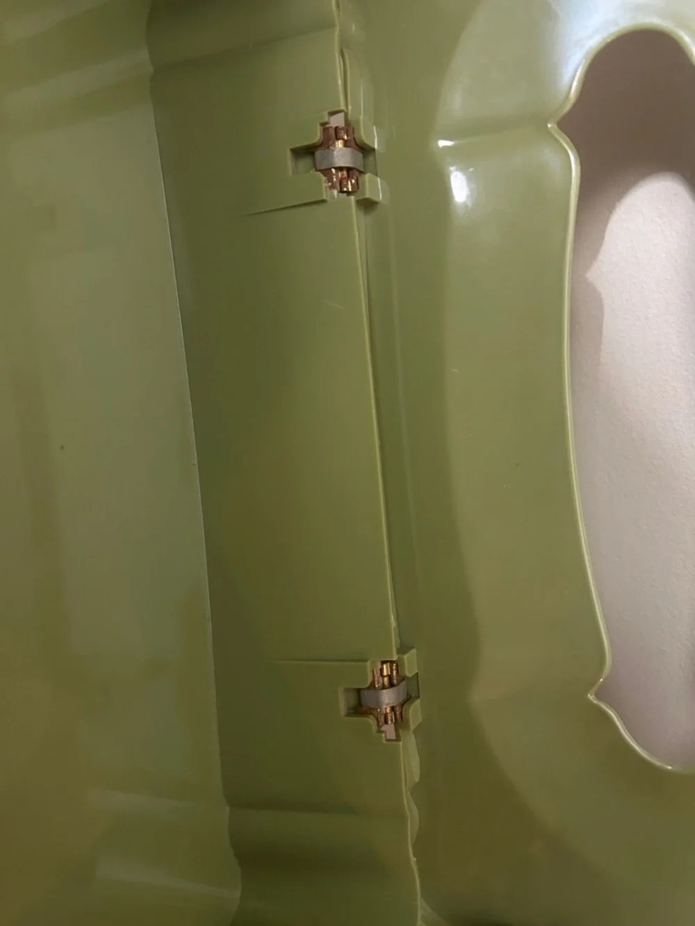 Schwarz Bros. Plastic Tissue Box. Olive green
